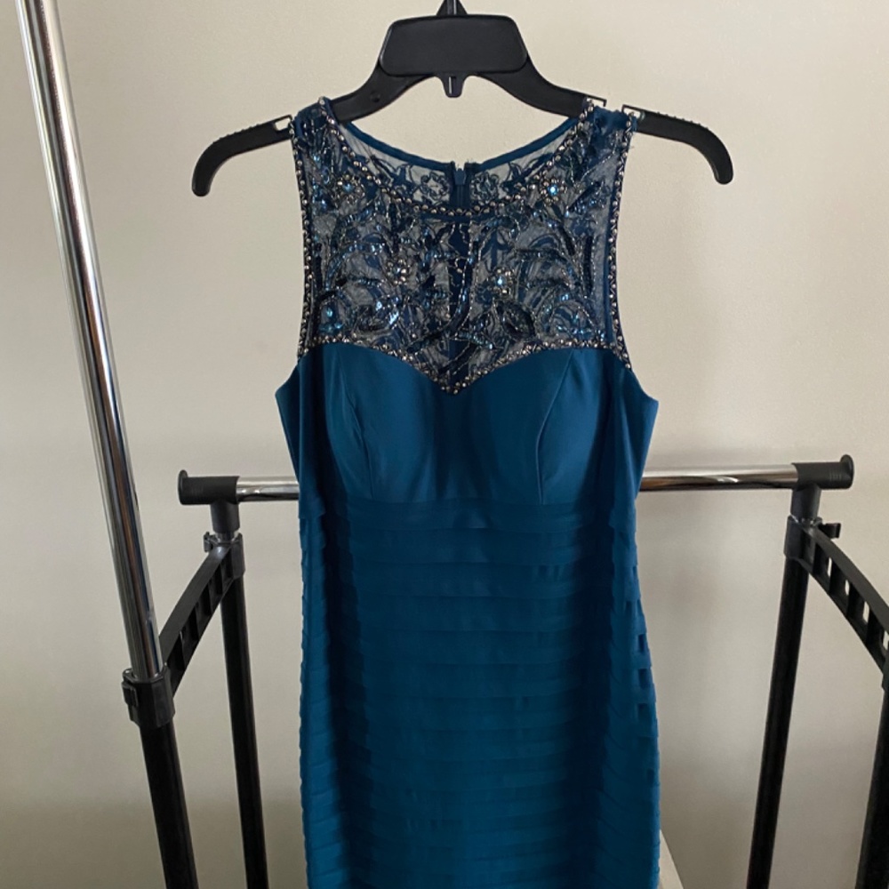 Dress - Picture 4 of 4